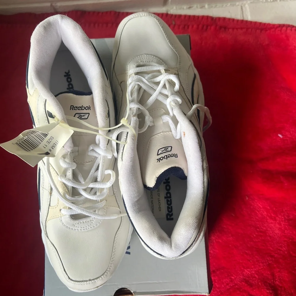 Vintage Brand new womens Reebok shoes size 11